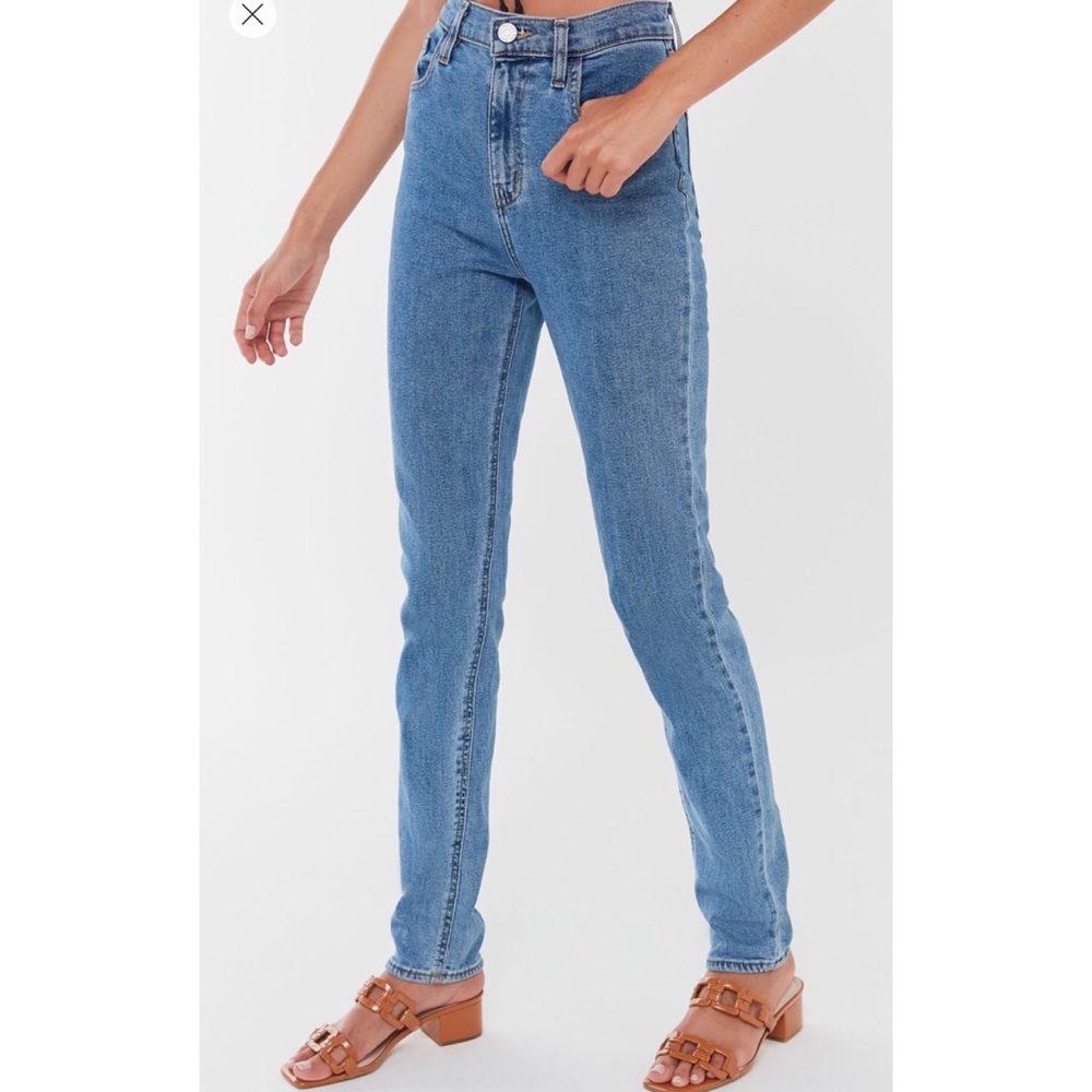 BDG Girlfriend High-Waisted Jean